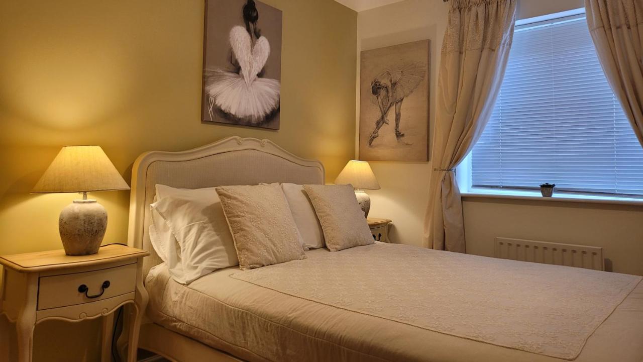 Three Bedroom Apartment By Beautiful Park 런던 외부 사진