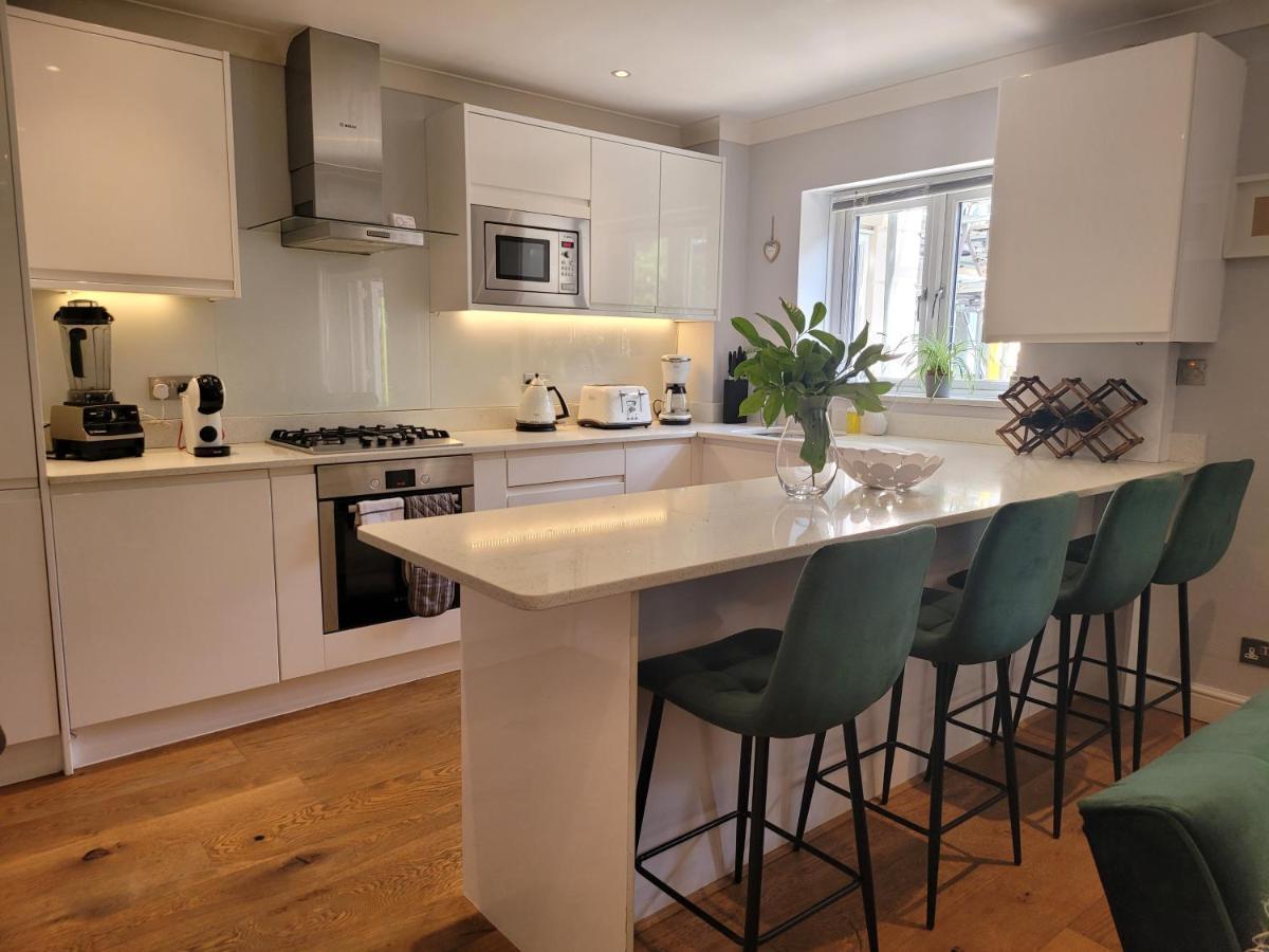 Three Bedroom Apartment By Beautiful Park 런던 외부 사진