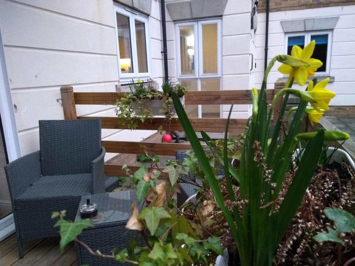 Three Bedroom Apartment By Beautiful Park 런던 외부 사진