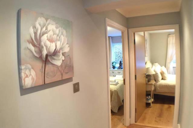 Three Bedroom Apartment By Beautiful Park 런던 외부 사진