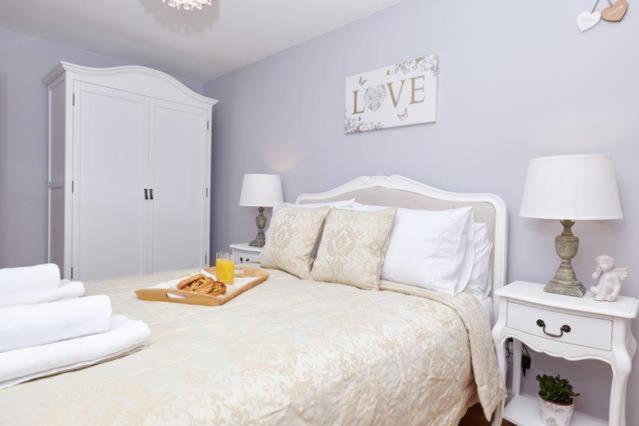 Three Bedroom Apartment By Beautiful Park 런던 외부 사진