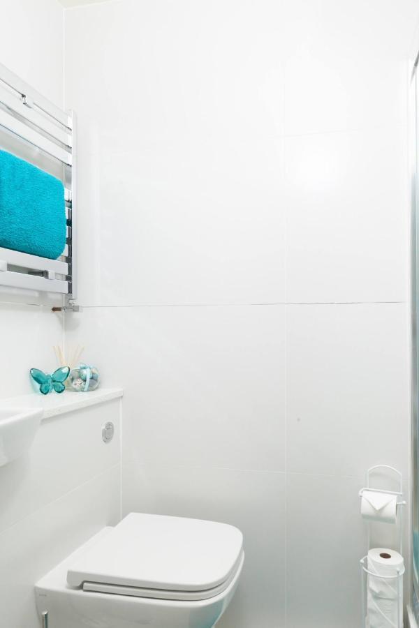 Three Bedroom Apartment By Beautiful Park 런던 외부 사진