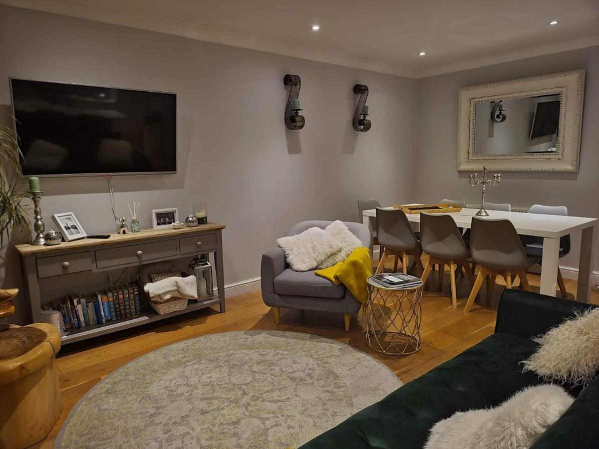 Three Bedroom Apartment By Beautiful Park 런던 외부 사진