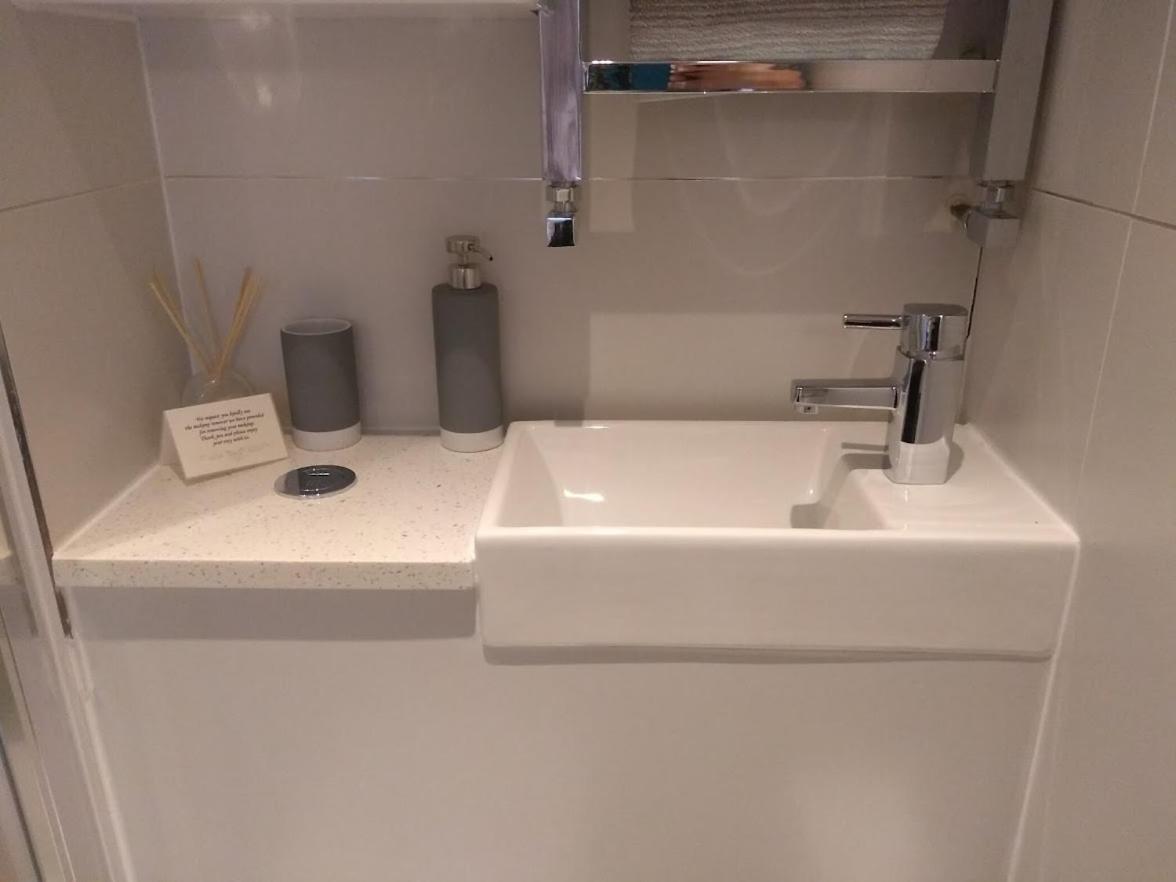 Three Bedroom Apartment By Beautiful Park 런던 외부 사진