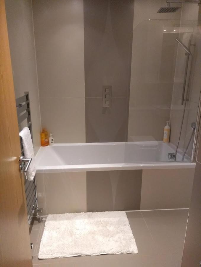 Three Bedroom Apartment By Beautiful Park 런던 외부 사진