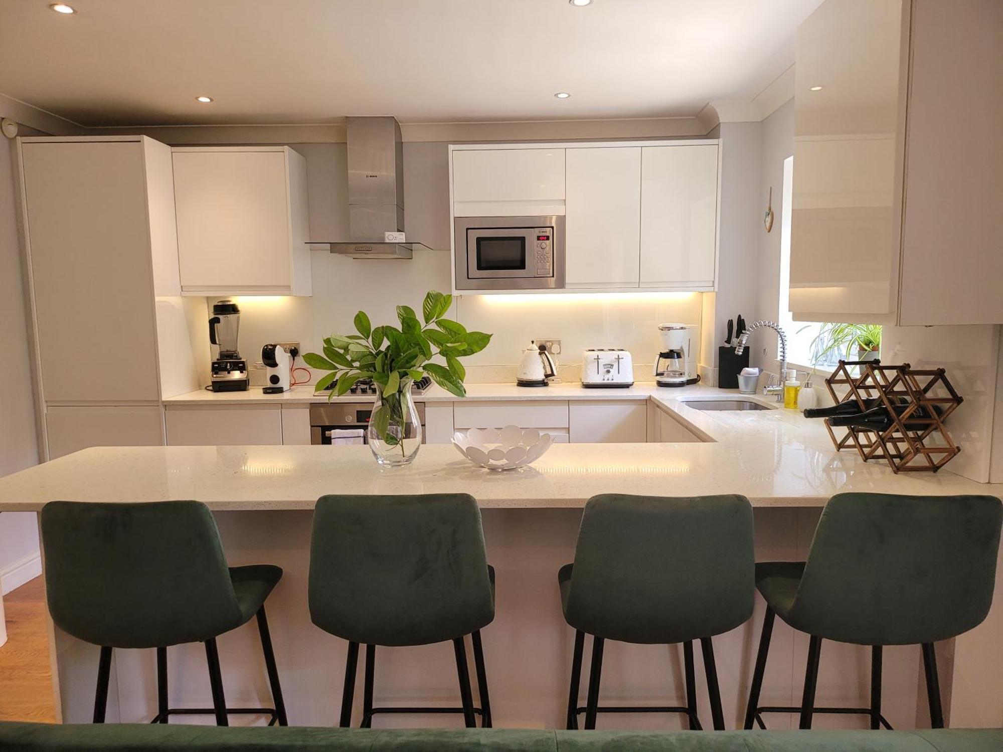 Three Bedroom Apartment By Beautiful Park 런던 외부 사진