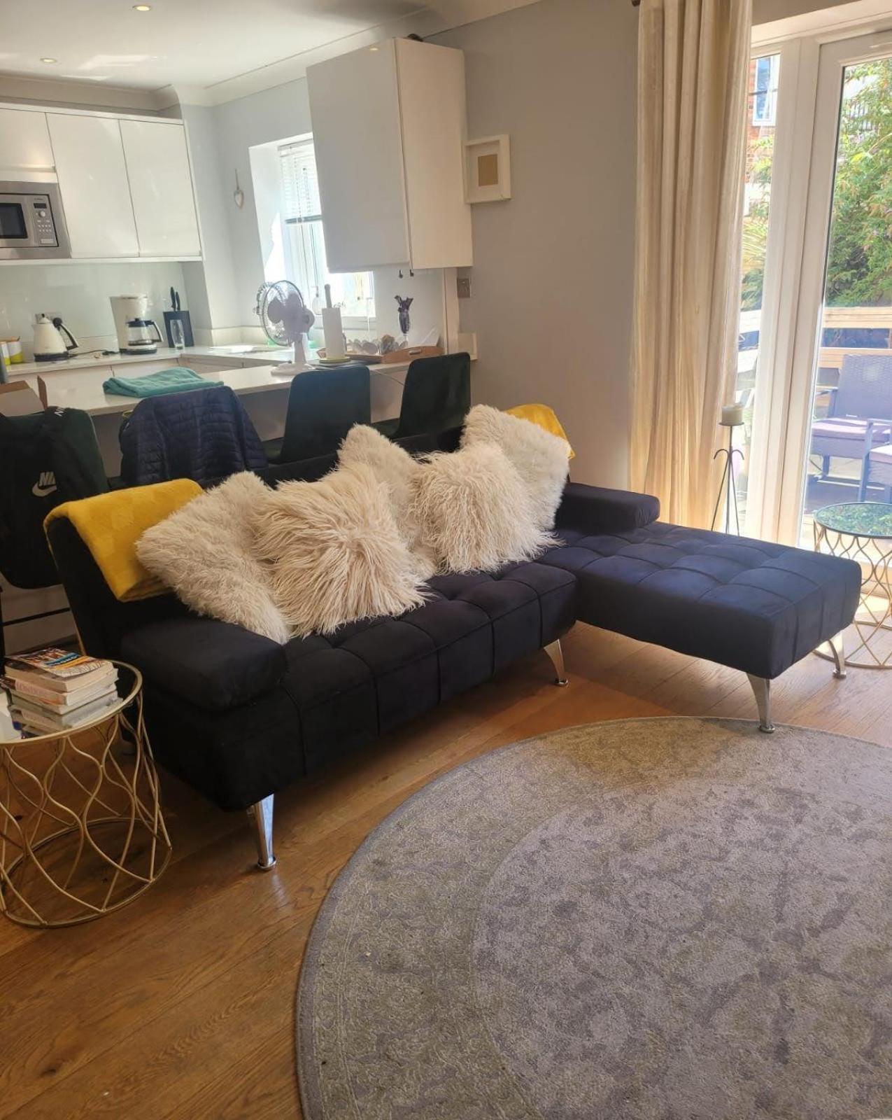 Three Bedroom Apartment By Beautiful Park 런던 외부 사진