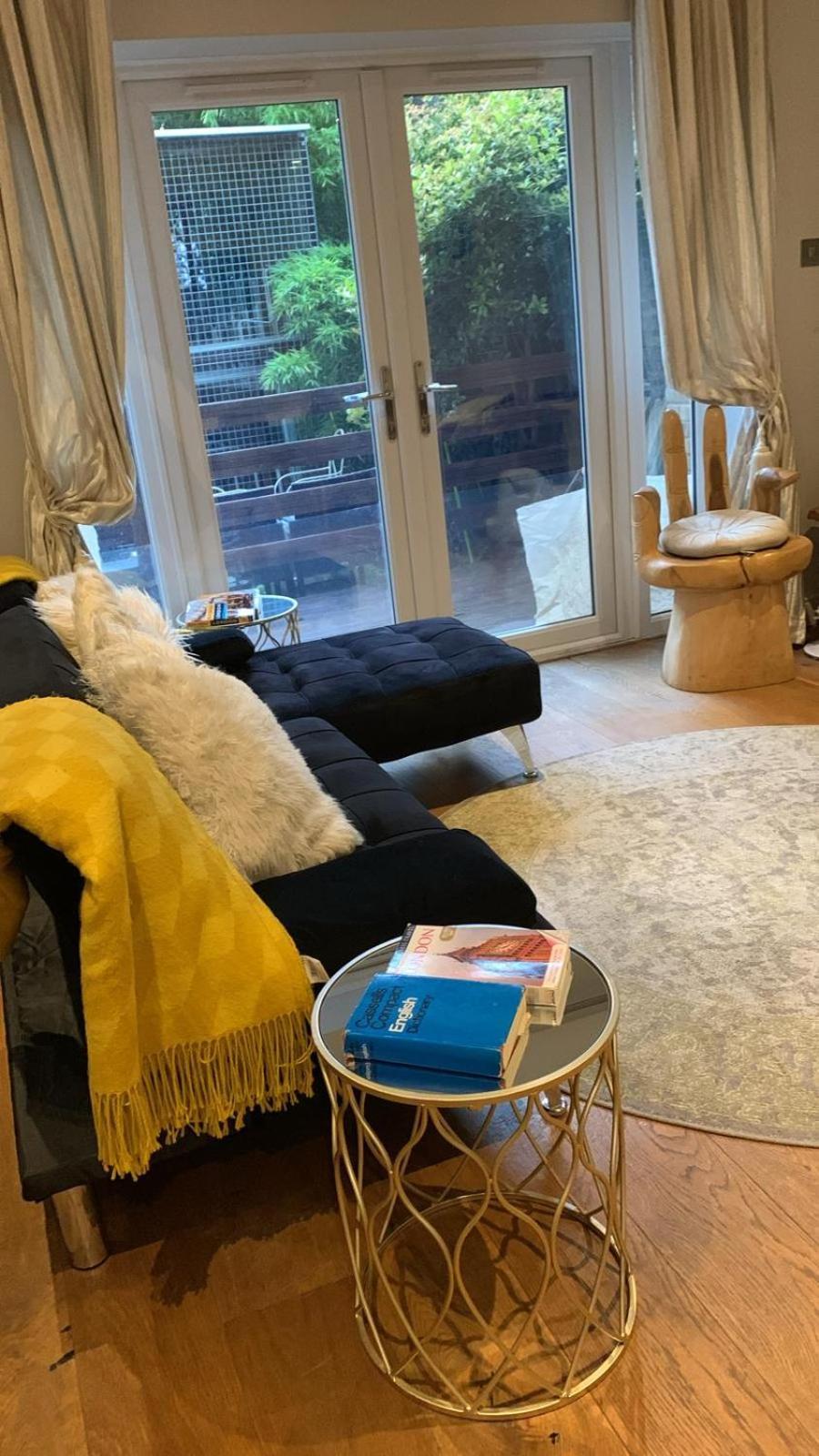 Three Bedroom Apartment By Beautiful Park 런던 외부 사진